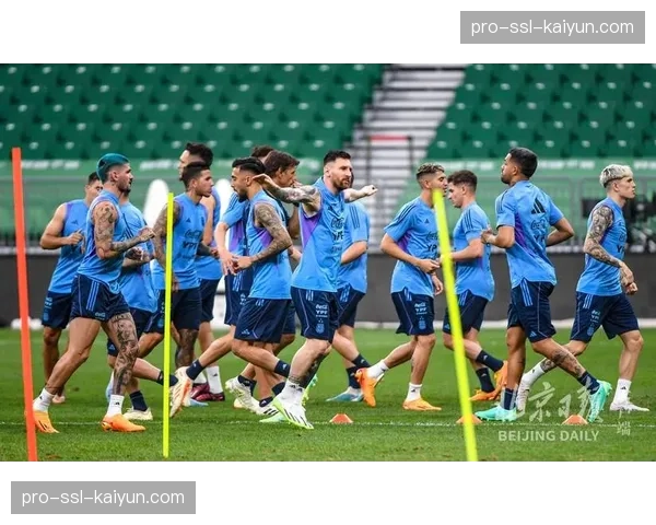 赛前报道：受航班延误影响，斯特拉斯堡队赛前踩场训练被迫取消