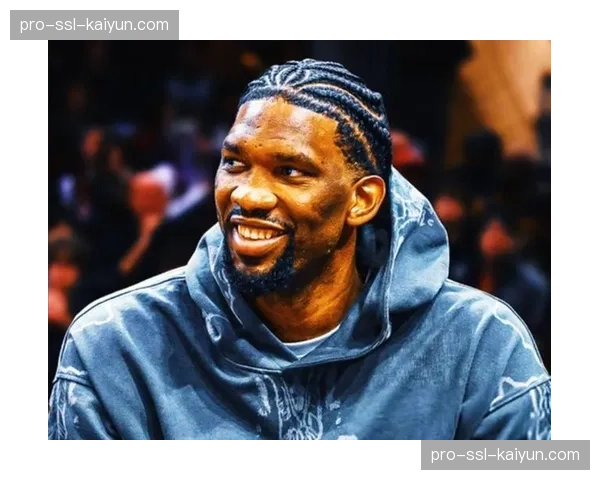 战术板：解析76人如何利用恩比德的高位策应提升整体进攻效率